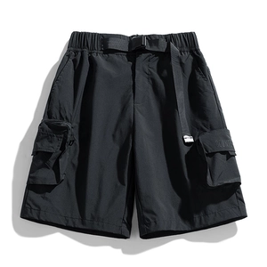Water-repellent black cargo shorts for men with adjustable belt and large pockets