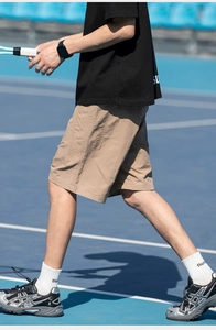 Pantaloncini sportivi kaki da uomo ad asciugatura rapida su campo da tennis