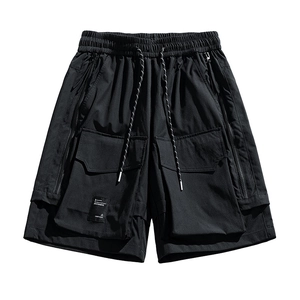 Short cargo noir pour homme avec taille élastique à cordon et poches utilitaires à rabat