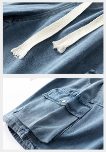 Détail du short cargo en jean avec cordon en coton et poche à bouton-pression en métal