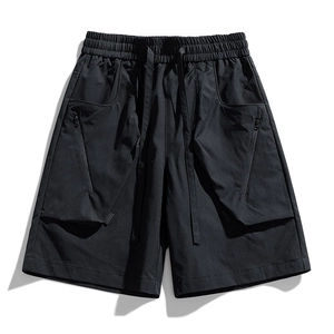 Pantaloncini cargo neri da uomo con coulisse elastica in vita e design multitasche pratico