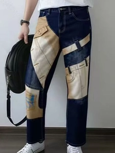 Herren Slim Fit Blue Denim Jeans mit Vintage Streetwear Patch Designs und Cargo-Details