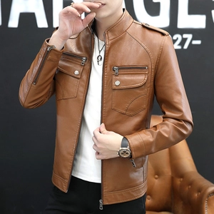 Veste en cuir marron ajustée pour homme avec col montant et poches zippées style motard