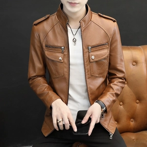 Veste en similicuir marron pour homme coupe slim avec col montant et épaulettes de style