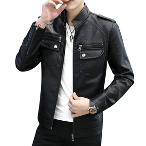 Blouson motard homme en similicuir noir coupe ajustée avec col montant et épaulettes de style