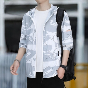 Men's UPF 50+ camo sun protection jacket with hood and zip pockets for outdoor activities
