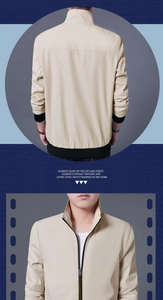 Dettaglio giacca casual beige da uomo con collo alto e chiusura lampo in metallo