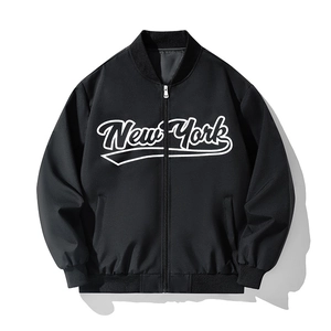 Klassische schwarze Bomberjacke mit New York Aufdruck und Vintage-College-Stil