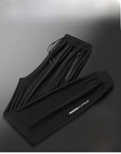 Détails du pantalon de sport en soie glacée avec taille élastique et poches zippées