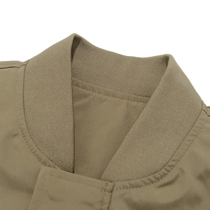 Men's baseball collar jacket in khaki, detailed view of ribbed neck and fine stitching