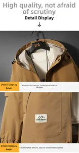 Dettaglio del cappuccio antivento e della tasca con patch sulla giacca casual color cachi
