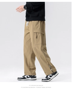 Details von Cargo-Hose in Khaki mit großen Seitentaschen und verstellbarem Kordelzug