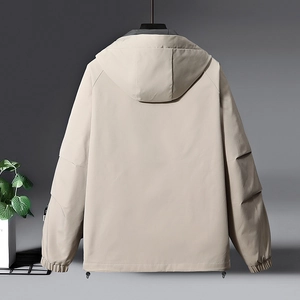 Giacca a vento da uomo beige con cappuccio, maniche raglan e orlo con coulisse regolabile