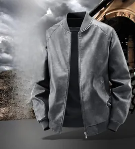 Détail de la veste en cuir PU gris avec col montant côtelé et fermeture éclair en métal