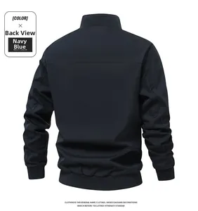 Vista posteriore di una giacca blu navy da uomo con collo a listino e polsini a costine