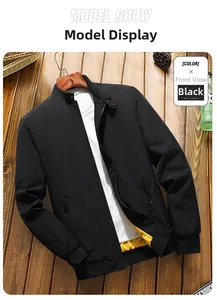 Détail de la veste noire pour homme avec doublure jaune contrastée et poignets côtelés