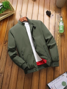 Bombardier homme vert armée avec col montant et doublure intérieure rouge contrastée
