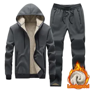 Tuta sportiva da uomo grigio scuro foderata in sherpa con felpa con cappuccio e pantaloni