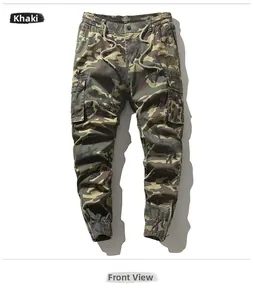 Dettaglio dei pantaloni cargo camo kaki con vita elastica e grandi tasche con patta