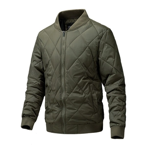 Blouson aviateur matelassé pour hommes en vert armée avec col montant et coutures en losange