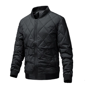 Blouson bomber pour homme noir ajusté avec matelassage en losanges et finitions bord-côte