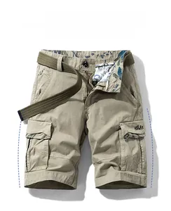 Détail du short cargo kaki montrant la grande poche utilitaire avec broderie Relax