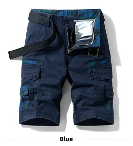 Détail du short cargo bleu marine avec poches camouflage et ceinture tressée noire