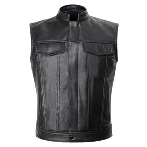 Gilet de moto noir en cuir pour homme avec col montant et poches sur fond blanc