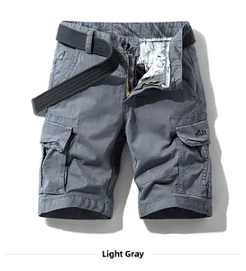 Détail de short cargo en coton épais avec grande poche latérale et imprimé RELAX sur le rabat