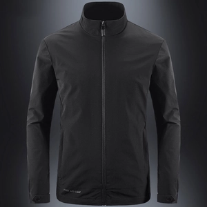 Herren-Windjacke mit Stehkragen in Schwarz, Freizeit-Sportjacke mit Reißverschluss