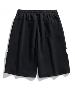 Détail du short noir en maille gaufrée avec taille élastique et texture de poche arrière