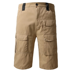 Detailansicht der khakifarbenen Cargo-Shorts mit großen Pattentaschen und Baumwoll-Twill