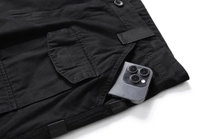 Makroaufnahme der Cargo-Hose Tasche mit großem Fassungsvermögen und Twill-Stoff