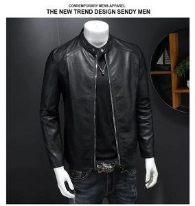 Détail de la veste de moto noire en similicuir avec col montant et fermeture éclair en métal