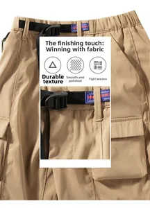 Détails du short cargo kaki montrant la ceinture noire réglable et le tissu en coton résistant