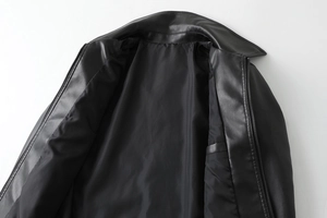 Detailed view of the jacket neckline, inner lining and high-quality zipper closure
