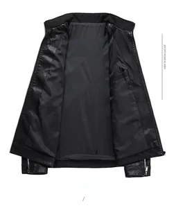 Détail de la doublure d'une veste en cuir noir avec poche intérieure et grain galet