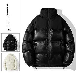 Piumino in pelle PU lucida da uomo con collo alto nei colori nero e bianco crema