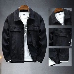 Giacca in denim nero da uomo con revers classico e tasche cargo sul petto