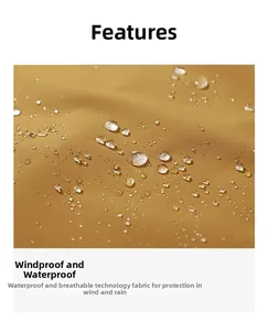 Macro di gocce d'acqua sul tessuto tecnico impermeabile e traspirante della giacca outdoor