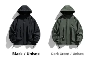 Detail von Outdoor-Kapuzenjacken in Schwarz und Dunkelgrün mit windfestem Stoff