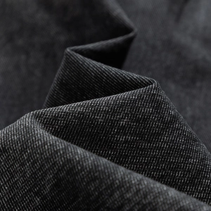 Gros plan sur un tissu denim noir de qualité avec texture sergé haute densité et tissage