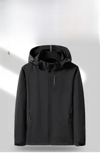 Détails de la veste d'extérieur noire imperméable avec capuche et poches zippées