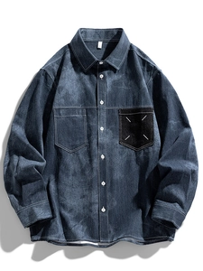 Chemise en jean bleu foncé pour homme avec coutures contrastées et poches poitrine