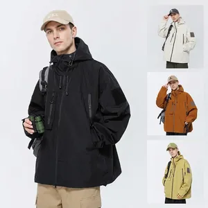 Veste outdoor imperméable pour homme style techwear avec capuche et poches multiples