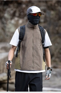Outdoor hiking vest with multi-pockets and contrast color design for trekking use