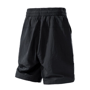 Men's quick-dry cargo shorts in black with high-elastic waistband and water-repellent fabric