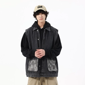 Gilet en jean délavé gris foncé avec poches camouflage et boutons métalliques