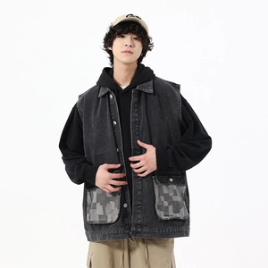 Gilet en jean noir délavé oversize avec patchwork de pixels géométriques gris sur poches