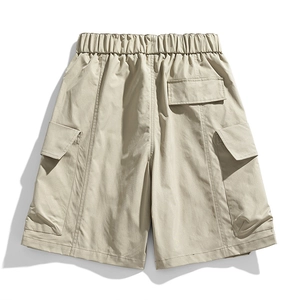Short cargo déperlant pour homme avec taille élastique et poches multiples en kaki clair
